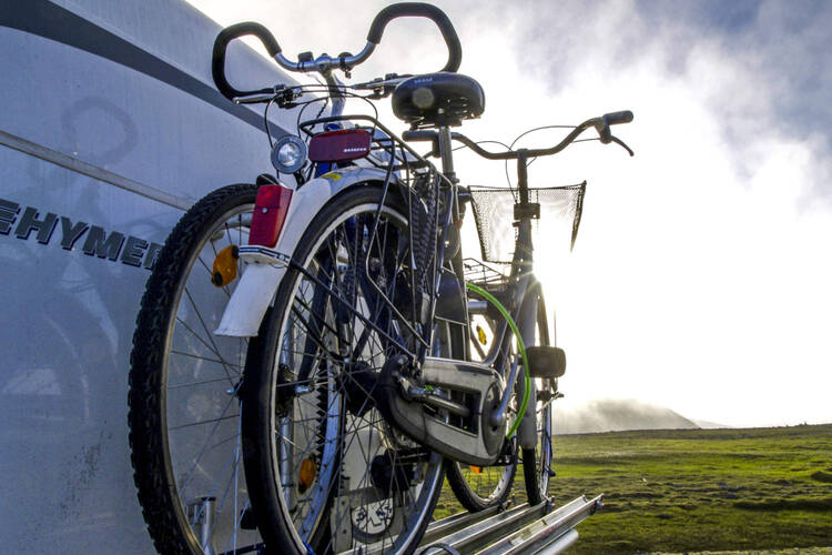 Unterwegs mit Auto und Velo  Was Sie über Fahrradträger wissen müssen